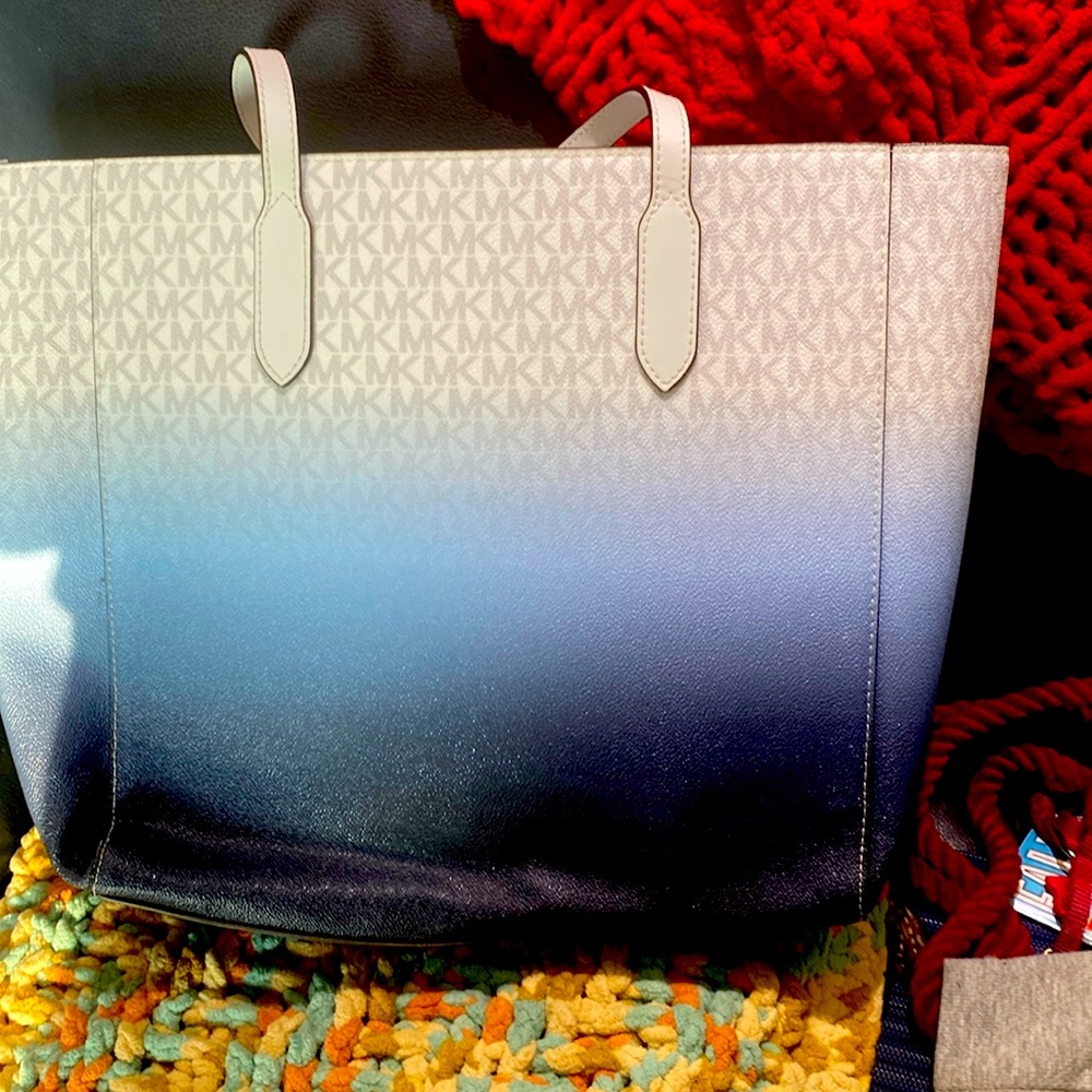 Michael Kors tote bad